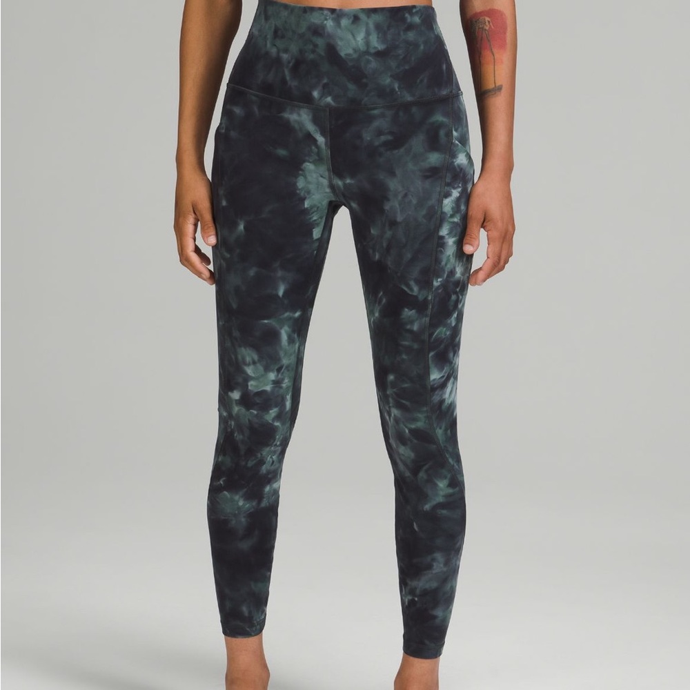 Brand NWT lululemon leggings with pockets